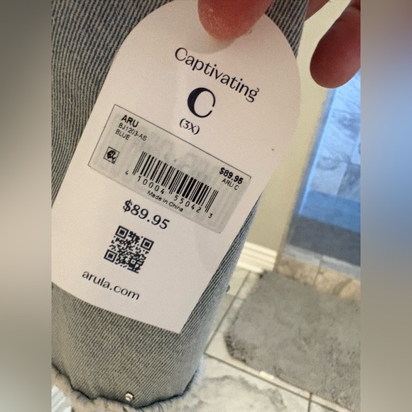 New With Tags ARULA Light Blue Studded Rhinestone Jean Jacket Cropped - Picture 4 of 6